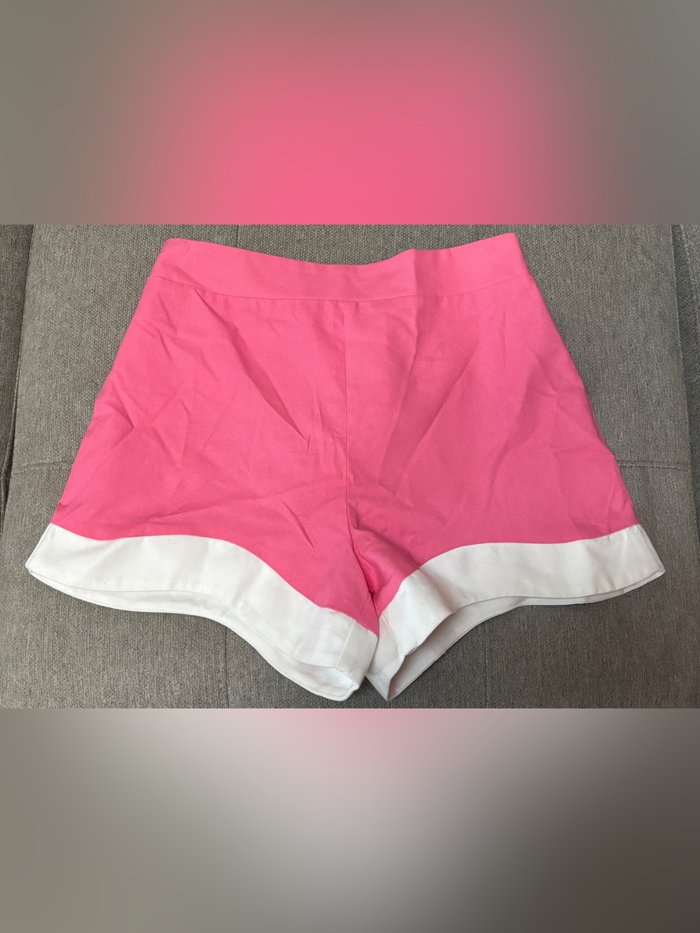 AUREUM Hot Pink and White Wave Shorts 
“Ride the wave”
size Sm